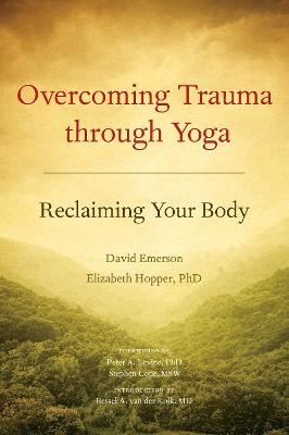 Overcoming Trauma through Yoga - David Emerson, Elizabeth Hopper
