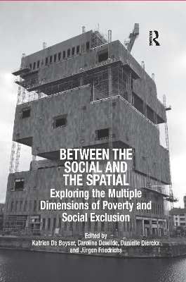 Between the Social and the Spatial - Katrien De Boyser, Jürgen Friedrichs