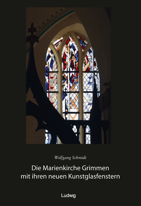 Die Marienkirche Grimmen mit ihren neuen Kunstglasfenstern - 