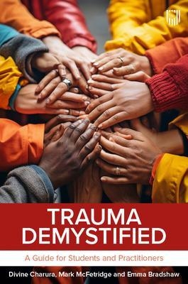 Trauma Demystified: A Guide for Students and Practitioners - Divine Charura, Mark McFetridge, Emma Bradshaw