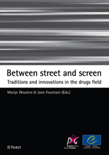Between street and screen - 