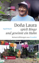 Dona Laura spielt Bingo und gewinnt ein Huhn - Ingrid Hayek