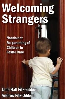 Welcoming Strangers - Andrew Fitz-Gibbon, Jane Hall Fitz-Gibbon