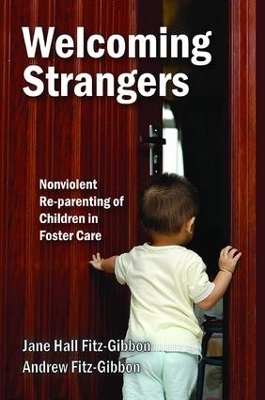 Welcoming Strangers - Andrew Fitz-Gibbon, Jane Hall Fitz-Gibbon