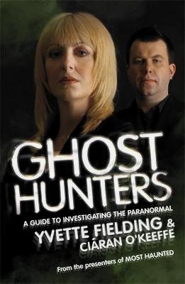 Ghost Hunters: A Guide to Investigating the Paranormal - Yvette Fielding, Ciaran O'Keeffe