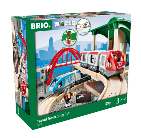 BRIO World 33512 Großes BRIO Bahn Reisezug Set – Eisenbahn mit Bahnhof, Schienen und Figuren – Kleinkinderspielzeug empfohlen ab 3 Jahren