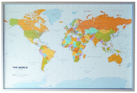 Politische Weltkarte auf Kork-Pinnwand, englisch