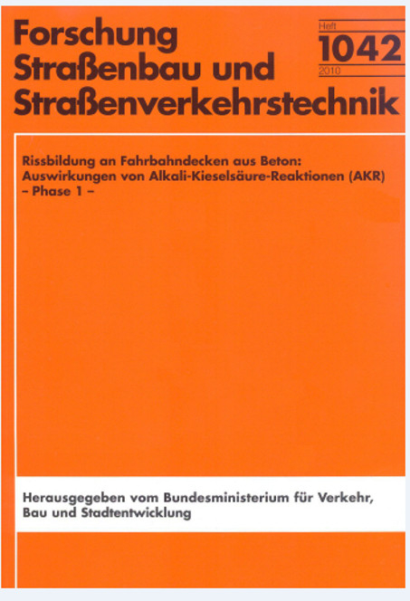 Rissbildung an Fahrbahndecken aus Beton: Auswirkungen von Alkali-Kieselsäure-Reaktionen (AKR) - Phase 1- - Rolf Breitenbücher, Christoph Sievering, Peter Schießl