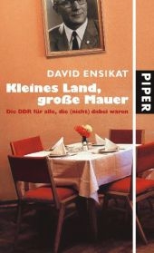 Kleines Land, große Mauer - David Ensikat