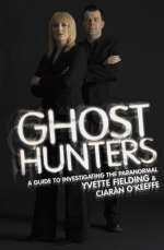 Ghost Hunters: A Guide to Investigating the Paranormal - Yvette Fielding, Ciaran O'Keeffe