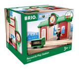 BRIO World 33578 Sprechender Bahnhof – BRIO Eisenbahn Zubehör mit Aufnahmefunktion – Kleinkinderspielzeug empfohlen ab 3 Jahren