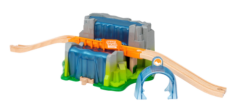 BRIO World 33978 Smart Tech Sound Wasserfall-Tunnel - Interaktive Ergänzung für die BRIO Holzeisenbahn - Empfohlen ab 3 Jahren